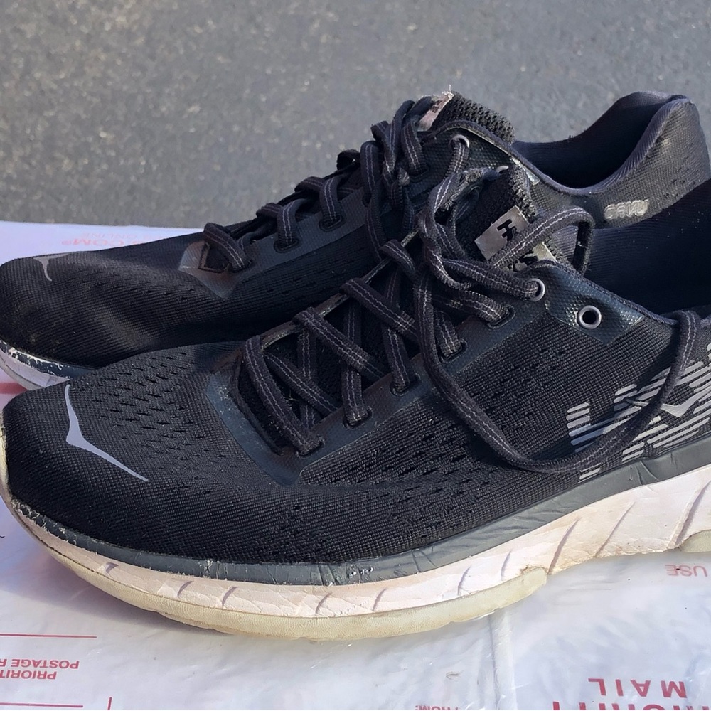 Hoka One One Women’s Cavu Running Shoes Black/White  1019282-BWHT Size 8